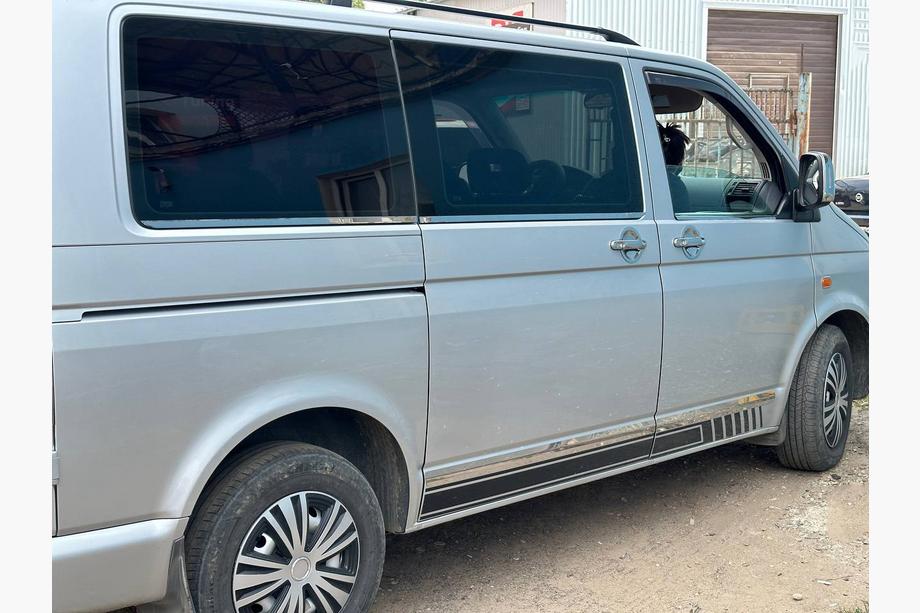 Volkswagen T5 Caravelle 2004–2010 Spodnja obroba oken (6-delni komplet, nerjaveče jeklo) Kratka medosna razdalja Fotografija 10