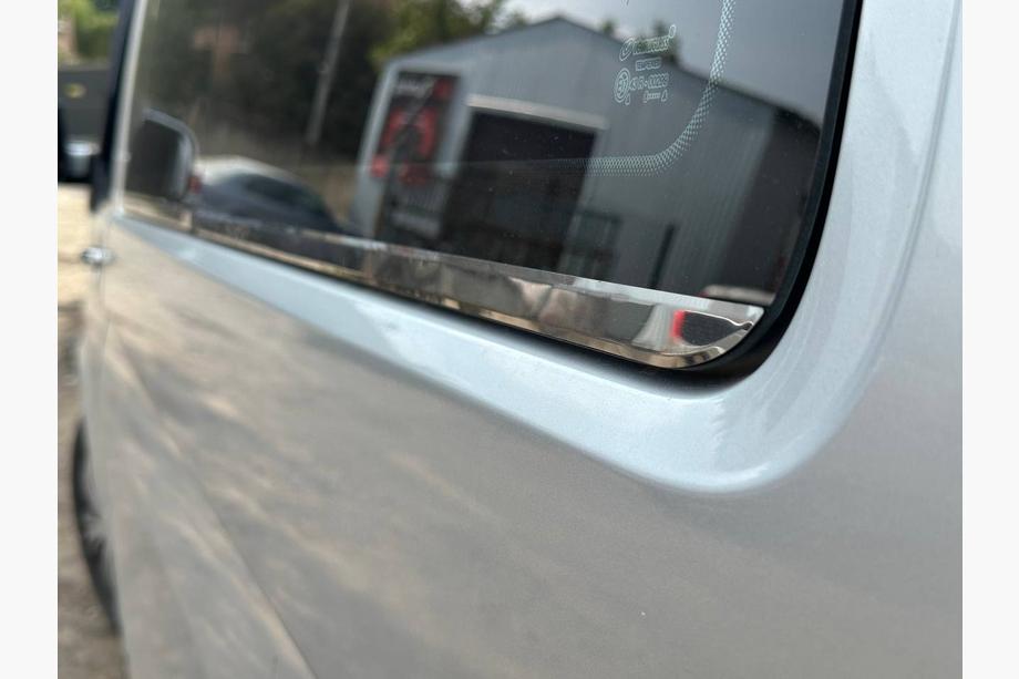 Volkswagen T5 2010–2015 Spodnja obroba oken (6-delni komplet, nerjaveče jeklo) Kratka medosna razdalja Fotografija 5