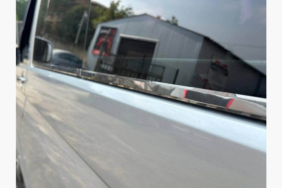 Volkswagen T5 2010–2015 Spodnja obroba oken (6-delni komplet, nerjaveče jeklo) Kratka medosna razdalja Fotografija 7