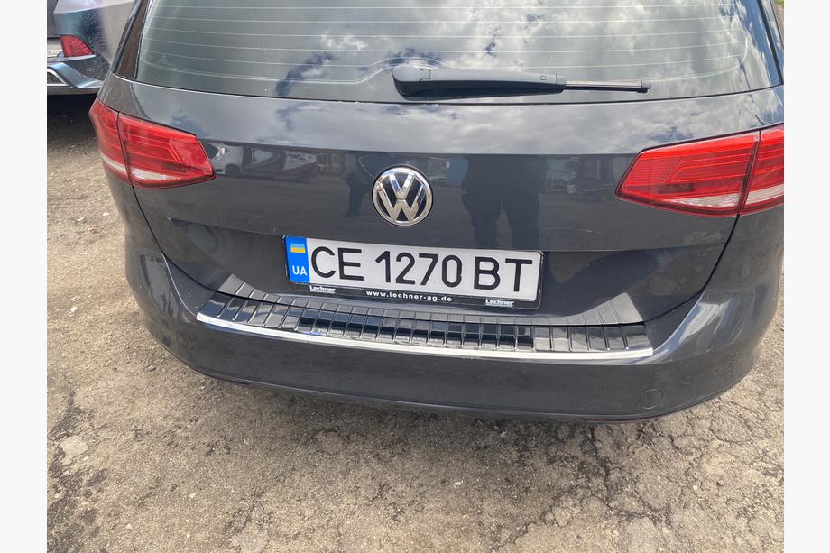 Volkswagen Passat B8 2015–2023 Kromirana letvica zadnjega odbijača Carmos V1 (SW) Fotografija 5