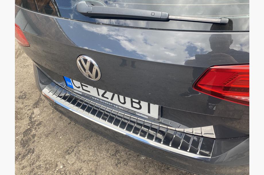 Volkswagen Passat B8 2015–2023 Kromirana letvica zadnjega odbijača Carmos V1 (SW) Fotografija 6