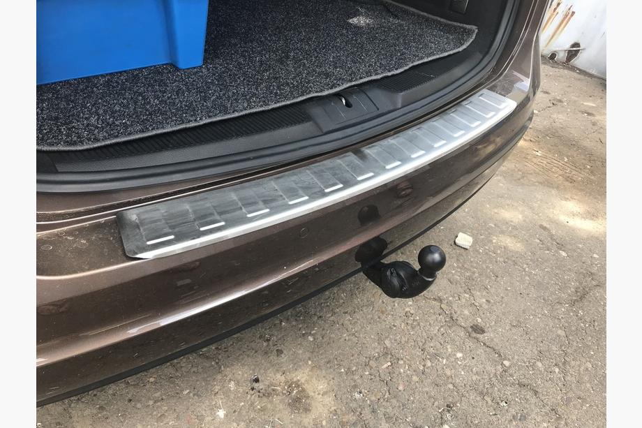 Volkswagen Sharan 2010–2023 Zaščitna letev zadnjega odbijača Carmos (nerjavno jeklo) Fotografija 2