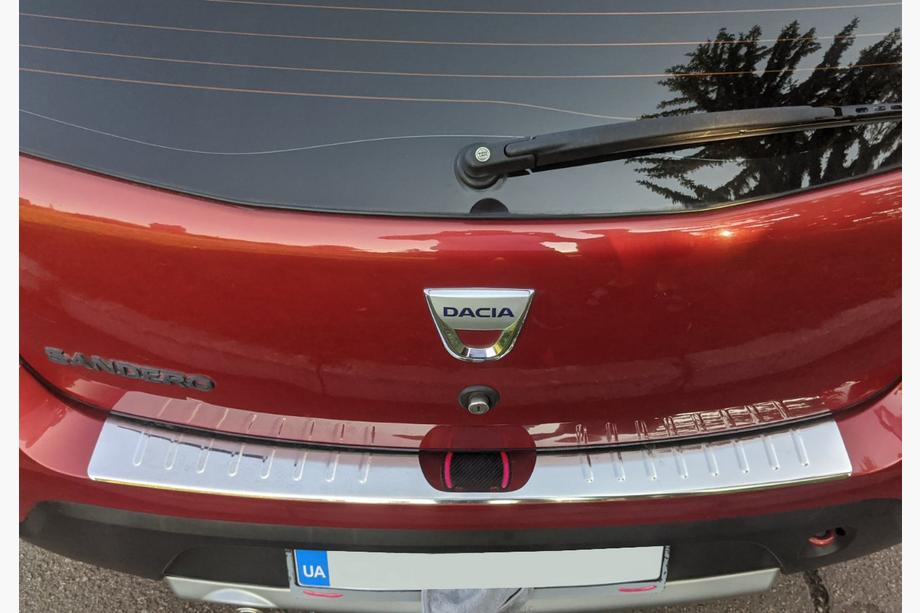 Dacia Sandero 2007–2013 Nerjaveča zaščitna letvica zadnjega odbijača Carmos V1 Image