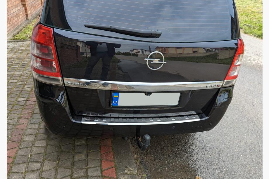 Opel Zafira B 2005–2011 Nerjaveča zaščitna letvica zadnjega odbijača Carmos V1 Image