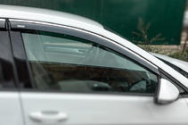 Volkswagen Golf 7/E-Golf 2012–2020 Vetrni deflektorji za okna s kromirano letvijo HB (4 kosi, Niken) fotografija 7