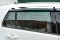 Volkswagen Golf 7/E-Golf 2012–2020 Vetrni deflektorji za okna s kromirano letvijo HB (4 kosi, Niken) fotografija 4