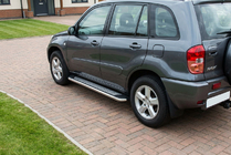 Toyota Rav 4 2001–2005 Stranske stopnice Maydos V2 (2 kosa, aluminij/nerjavno jeklo) fotografija 1
