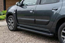 Dacia Duster 2018–2024 Bočne stopnice Allmond Black (2 kos, aluminij) fotografija 1