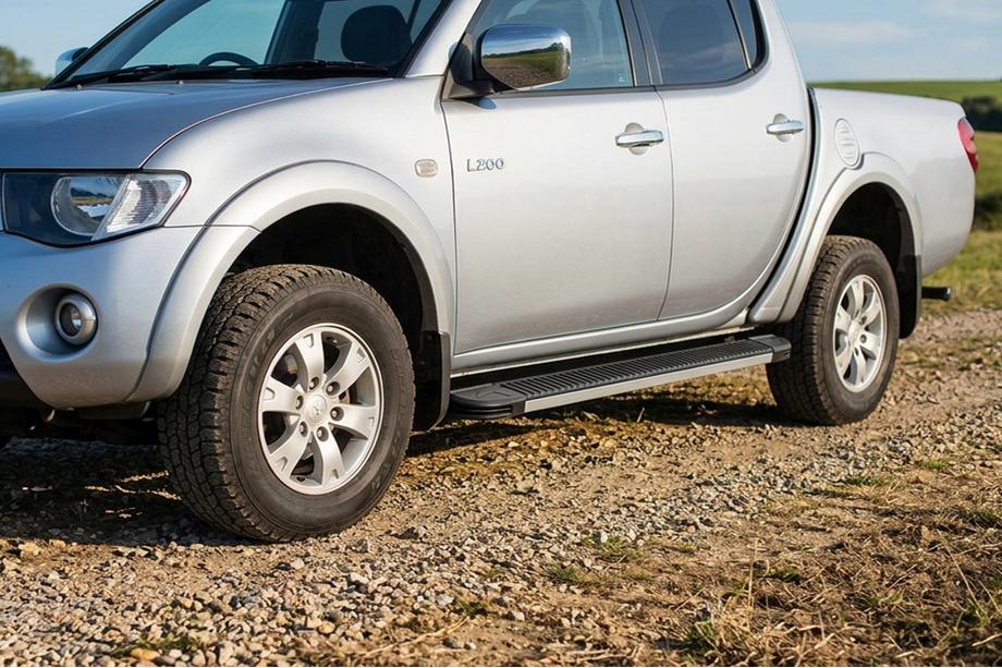 Mitsubishi L200 2015–2024 Stranski pragovi Maya V1 (2 kos, aluminij) Image