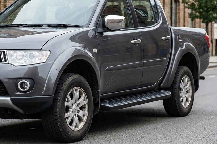 Fiat Fullback 2016– Bočne stopnice Allmond Black (2 kos, aluminij) Image
