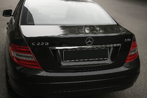 Mercedes razred C W204 2007–2015 Kromirana letvica nad registrsko tablico (nerjaveče jeklo) fotografija 1