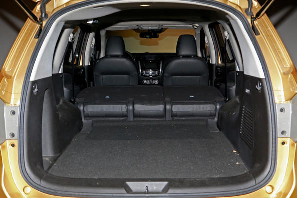 Pregled novega terenskega vozila Nissan Terra Fotografija 7