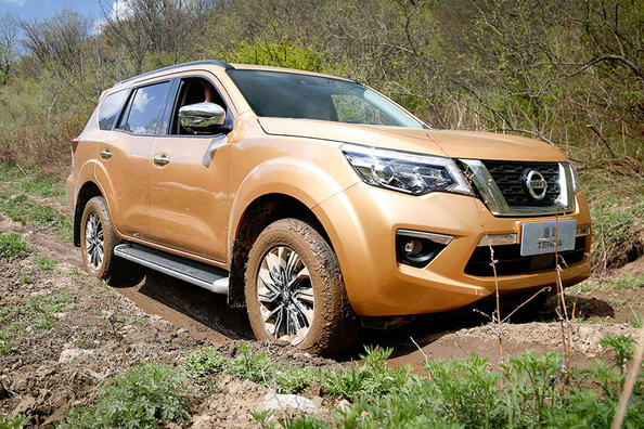 Pregled novega terenskega vozila Nissan Terra Fotografija 5