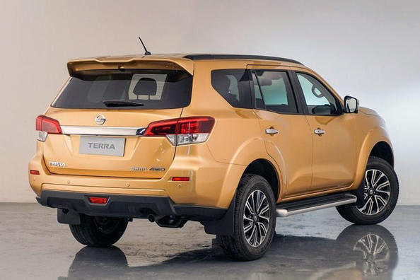 Pregled novega terenskega vozila Nissan Terra Fotografija 3