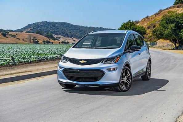 Pregled električnega kombilimuzinskega Chevrolet Bolt EV Fotografija 7
