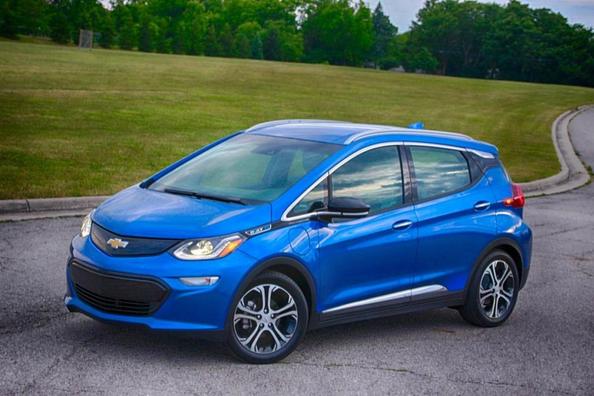 Pregled električnega kombilimuzinskega Chevrolet Bolt EV Fotografija 6