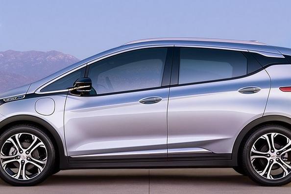 Pregled električnega kombilimuzinskega Chevrolet Bolt EV Fotografija 5