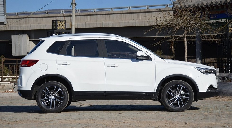 Pregled križanca FAW Besturn X40
