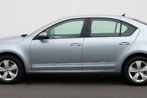 Skoda Octavia III A7 2013–2019 Okrasne letve vrat (SD/SW, nerjavno jeklo) fotografija 1