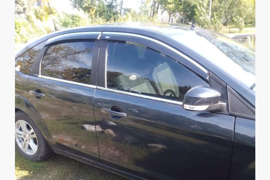 Ford Focus II 2005–2008 Deflektorji oken s kromirano letvico SD/HB (4 kosi, Niken) Image