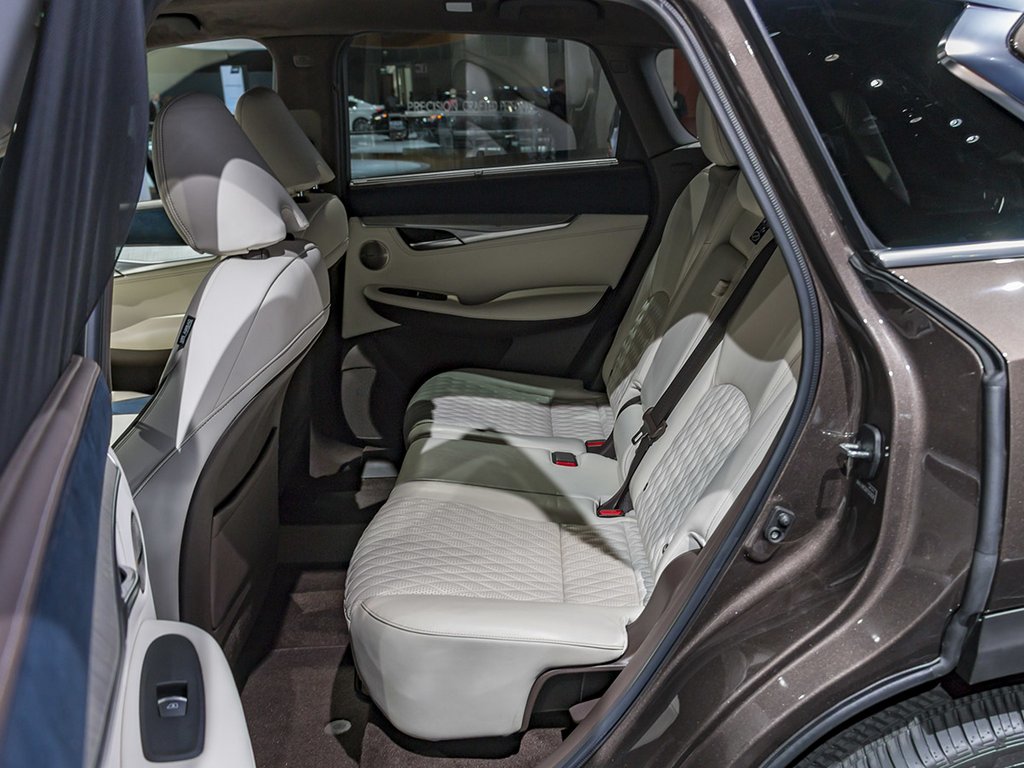 Premium križanec Infiniti QX50