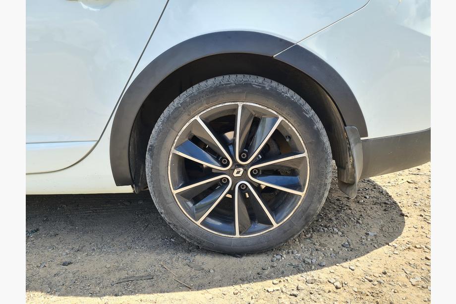 Renault Megane III 2009–2016 Obrobe blatniških lokov (8 kos, črne) Fotografija 7