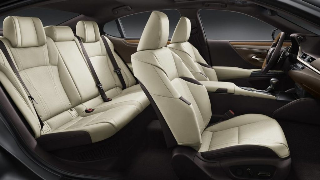 Sedan sedme generacije Lexus ES