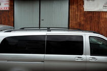 Mercedes Vito/V-razred W447 2014– Črni strešni relingi CAN Originalni dizajn (kovinske noge) fotografija 4