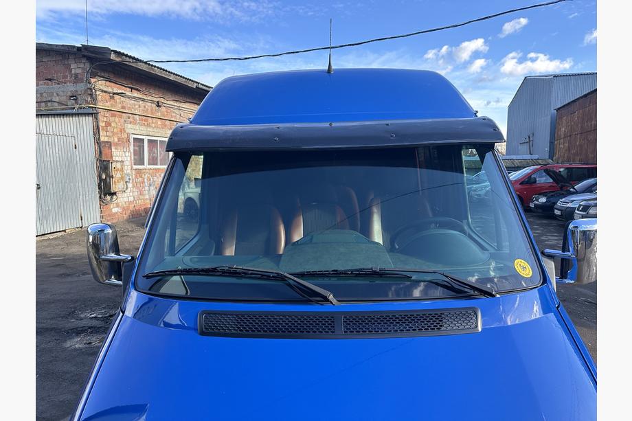 Mercedes Sprinter W901/902/903/904/905 1995–2006 Vizir na vetrobransko steklo (črn sijaj, 5 mm) Fotografija 4