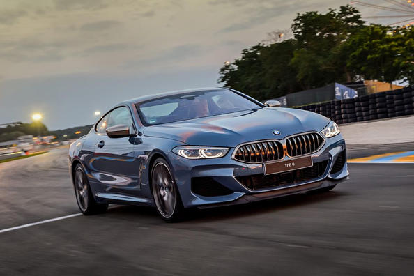 Pregled novega štirikolesno gnanega kupeja BMW 8-Series