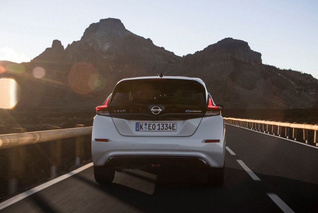 Električni kombilimuzinski Nissan Leaf druge generacije