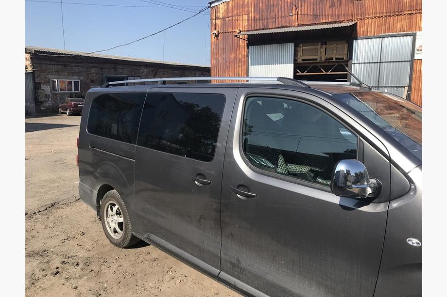Toyota Proace 2016– Kromirane strešne sani Srednja medosna razdalja, kovinska noga Fotografija 2