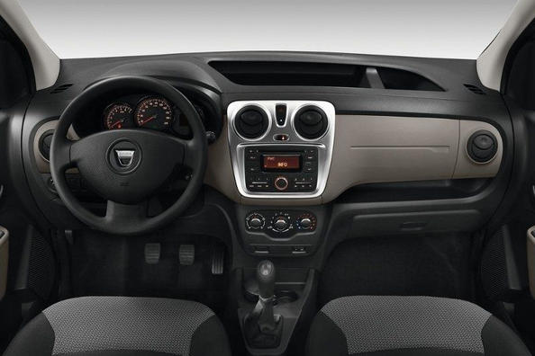 Pregled kompaktnega enoprostorca Dacia Dokker Fotografija 3