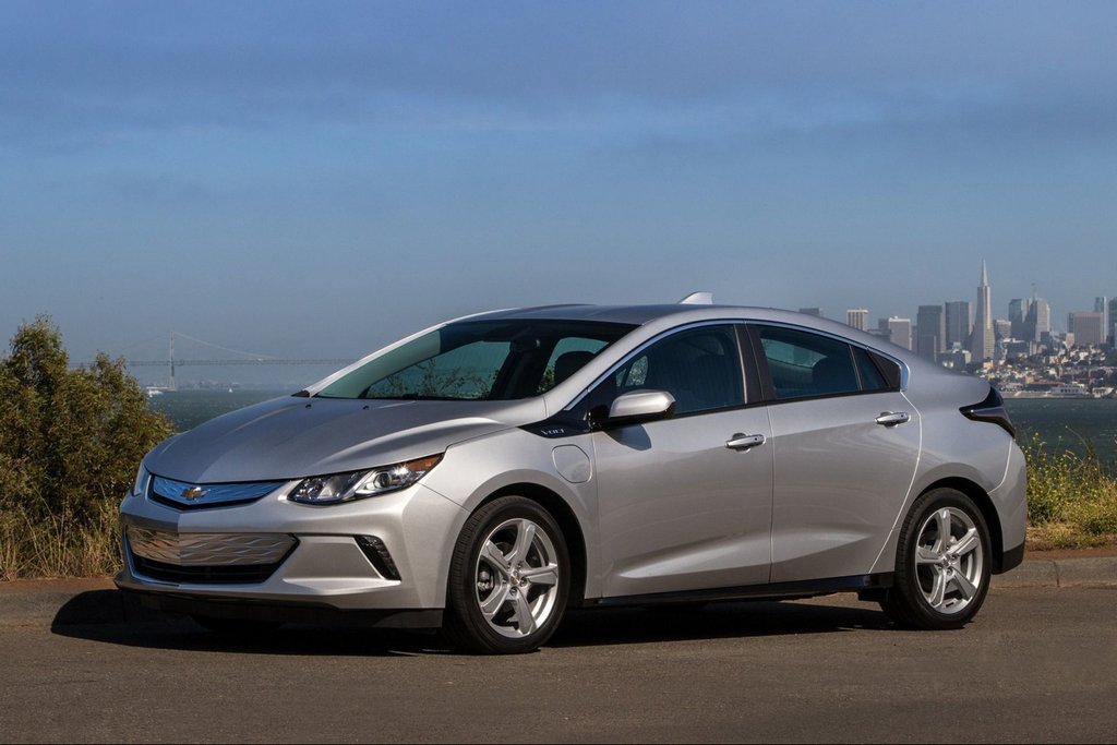 Pregled hibridnega kombilimuzinskega Chevrolet Volt druge generacije