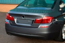BMW serija 5 F10/F11 2010–2016 Nerjaveča letev nad registrsko tablico SD OmsaLine - italijansko nerjavno jeklo fotografija 2