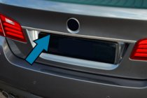 BMW serija 5 F10/F11 2010–2016 Nerjaveča letev nad registrsko tablico SD OmsaLine - italijansko nerjavno jeklo fotografija 1