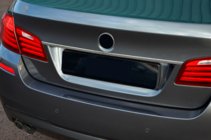 BMW serija 5 F10/F11 2010–2016 Nerjaveča letev nad registrsko tablico SD OmsaLine - italijansko nerjavno jeklo fotografija 5