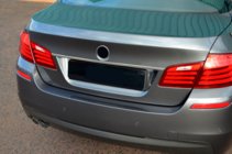 BMW serija 5 F10/F11 2010–2016 Nerjaveča letev nad registrsko tablico SD OmsaLine - italijansko nerjavno jeklo fotografija 4