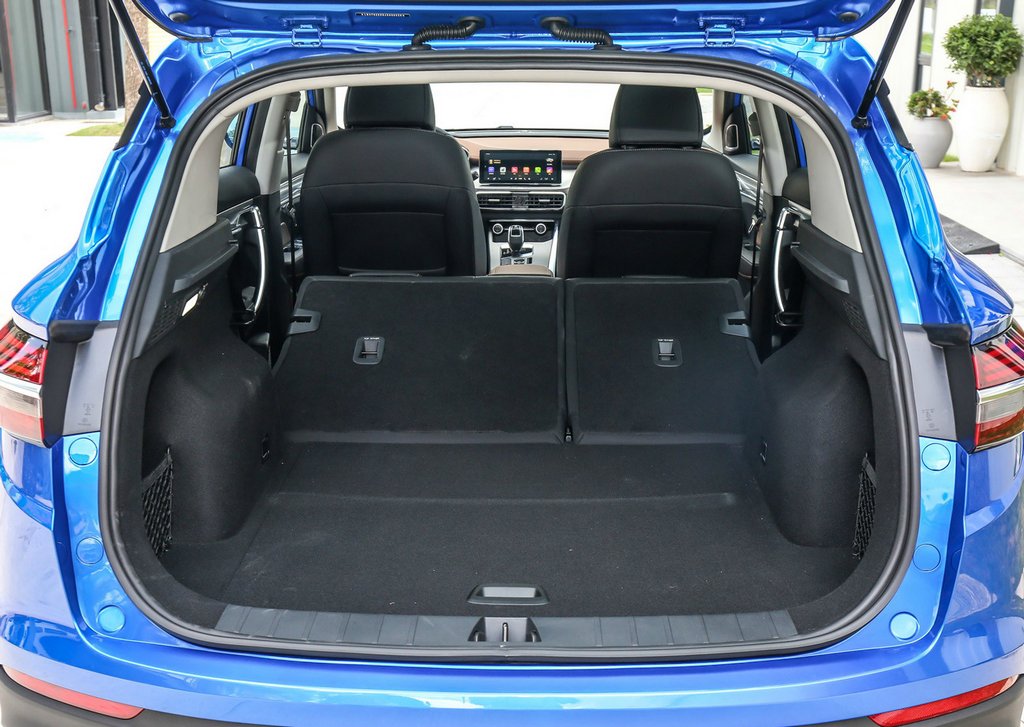 Crossover Geely SX11: nov model v ponudbi kitajske znamke