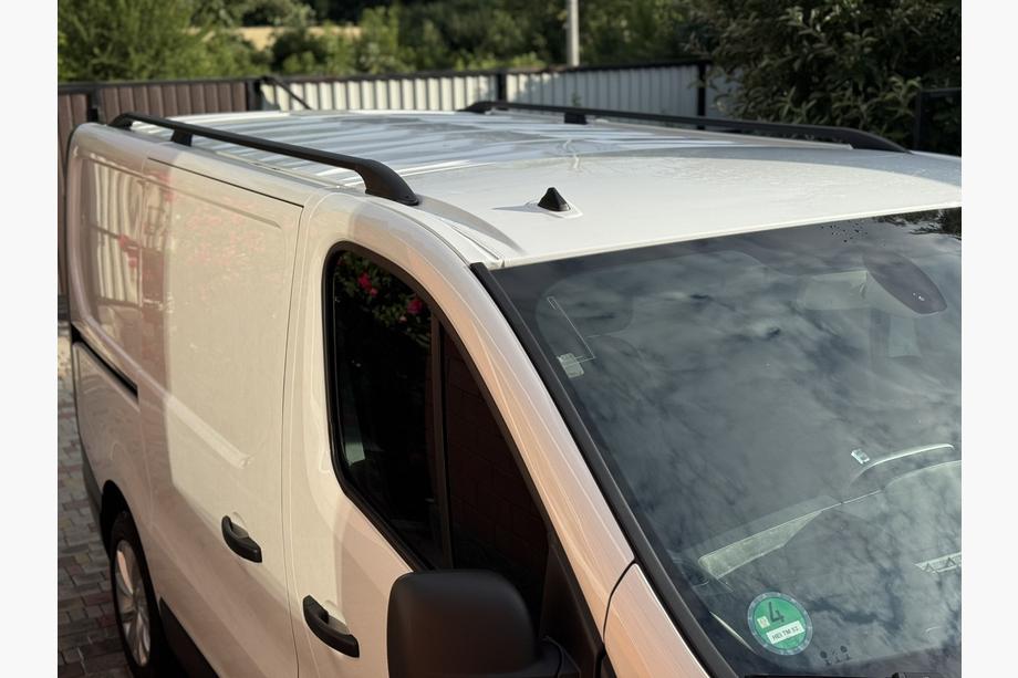 Nissan NV300/Primastar 2016– Črne strešne vzdolžne letve Dolga medosna razdalja, plastične noge Fotografija 5