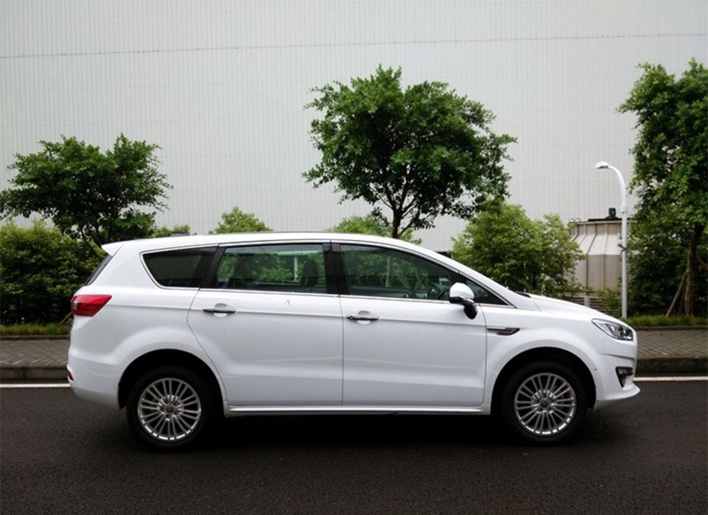 Pregled enoprostorca Lifan M7