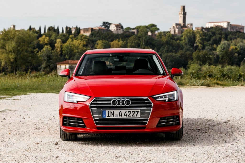 Peta generacija limuzine Audi A4