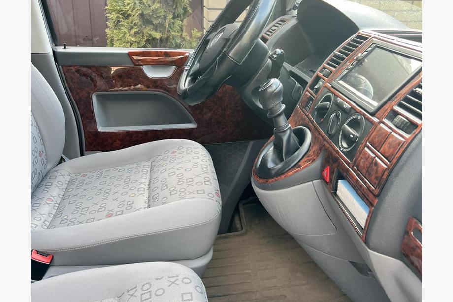 Volkswagen T5 2010–2015 Okrasne obloge vratnih panelov Titan Fotografija 7