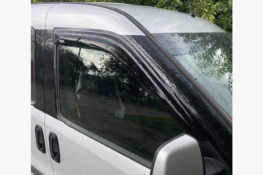 Fiat Doblo II 2010–2022 Vetrni deflektorji za okna (2 kos, Niken) Image