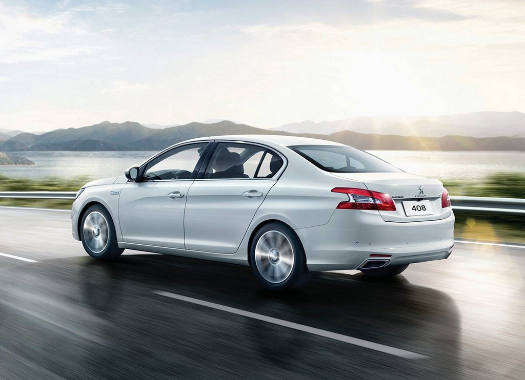 Pregled cenovno ugodne limuzine Peugeot 408