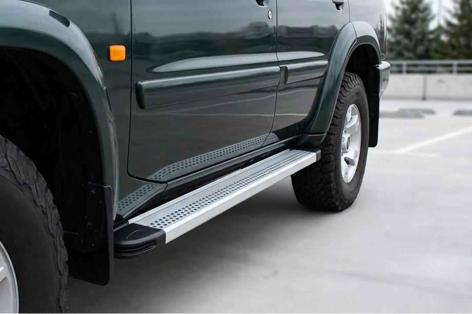 Nissan Patrol Y61 1997–2011 Bočne stopnice Maya V2 (2 kosa, aluminij) Image