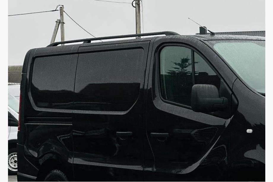 Fiat Talento 2016– Črne strešne vzdolžne letve Kratka medosna razdalja, plastične noge Image