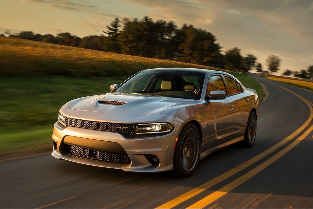 Športna limuzina Dodge Charger sedme generacije