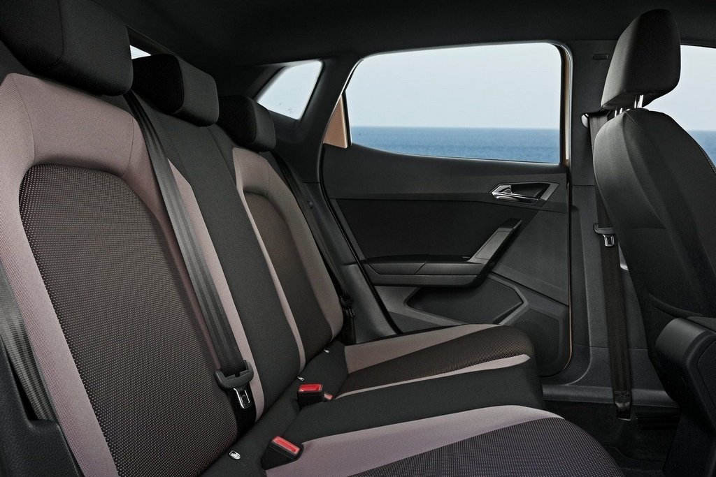 Pregled petvratnega kombilimuzinskega modela SEAT Ibiza