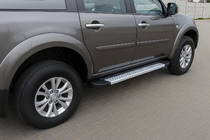 Mitsubishi Pajero Sport 2008–2015 Stranske stopnice tipa X5 (2 kosa, aluminij) fotografija 1